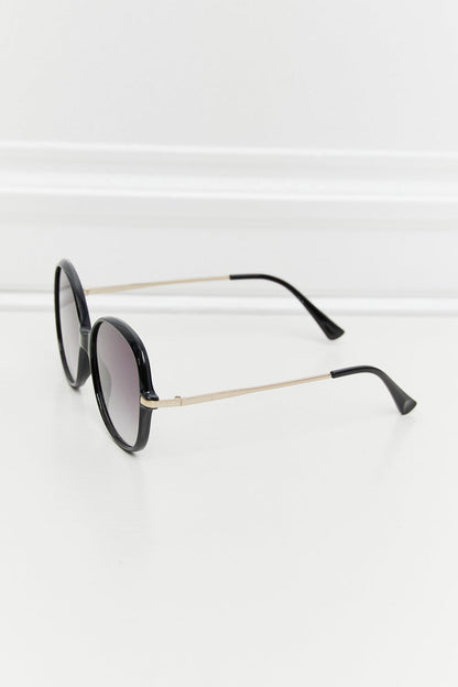 Vollrand-Sonnenbrille im Metall-Kunststoff-Hybriddesign