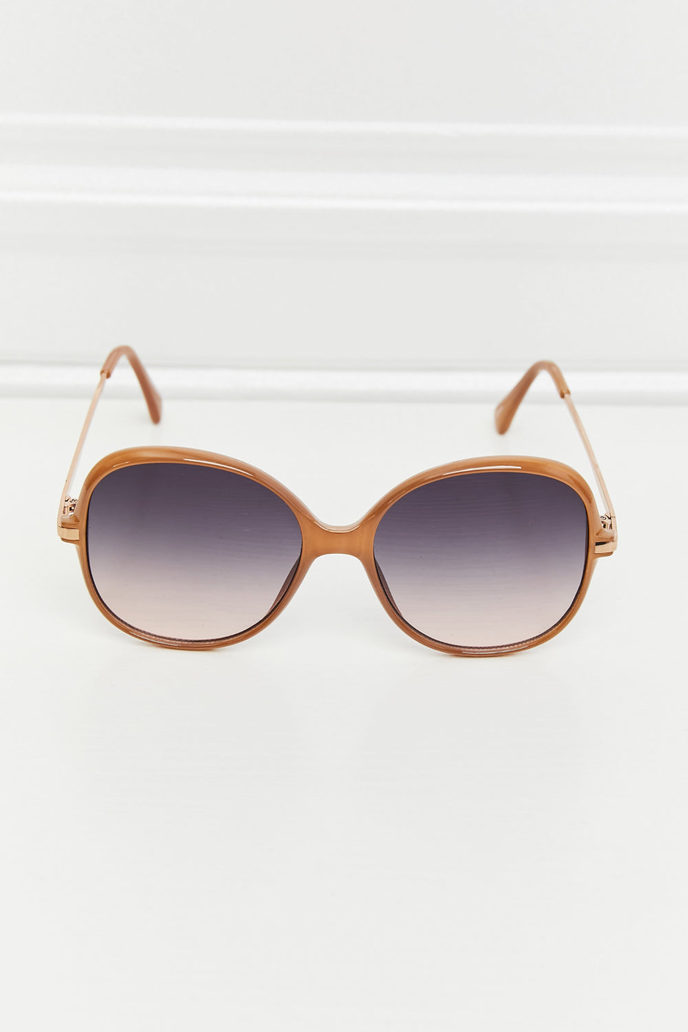 Vollrand-Sonnenbrille im Metall-Kunststoff-Hybriddesign