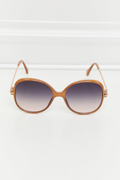 Vollrand-Sonnenbrille im Metall-Kunststoff-Hybriddesign