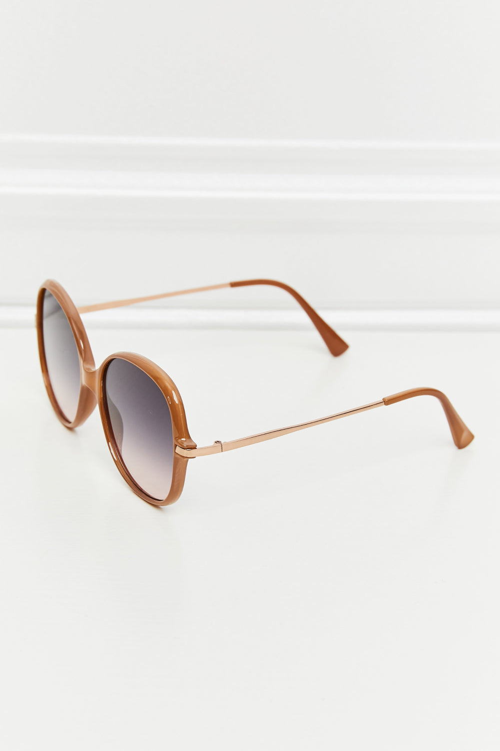 Vollrand-Sonnenbrille im Metall-Kunststoff-Hybriddesign