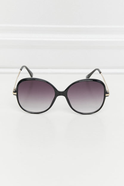 Vollrand-Sonnenbrille im Metall-Kunststoff-Hybriddesign